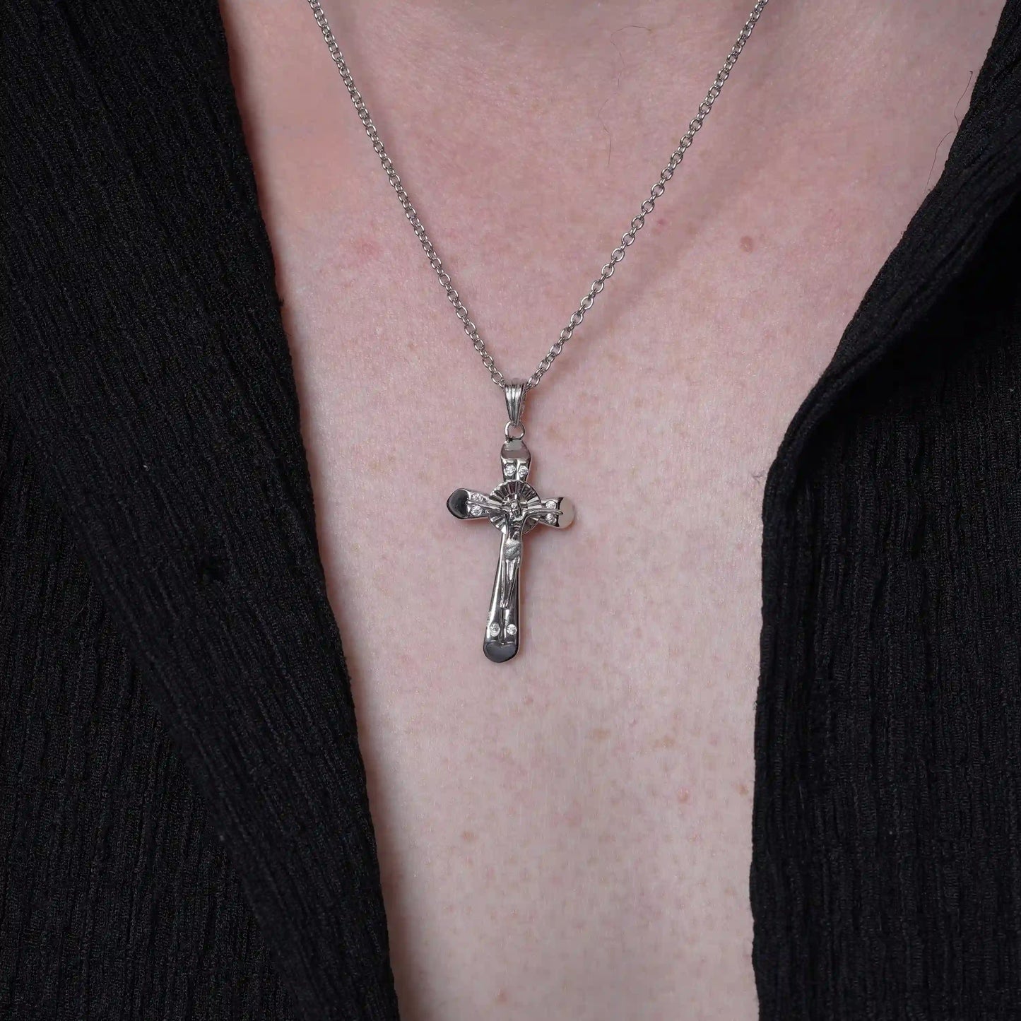 925 Sterling Silver Rhodium Plated Plated Heart Edge Cross Pendant