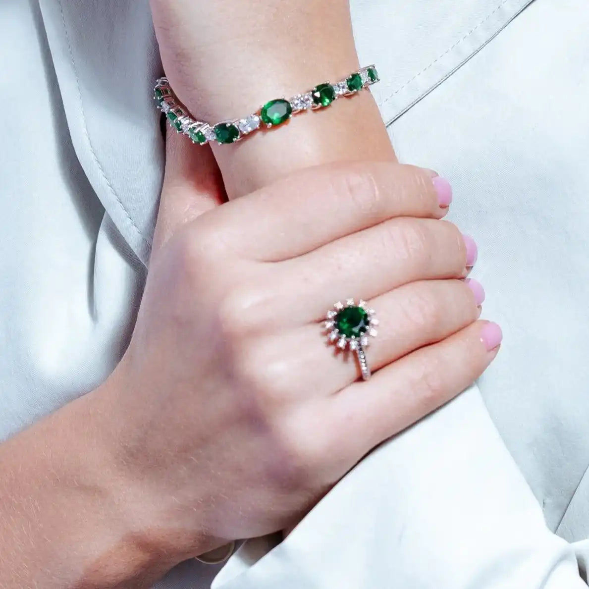 925 Sterling Silver Rhodium Plated Green Center Flower CZ Ring with Rope Band