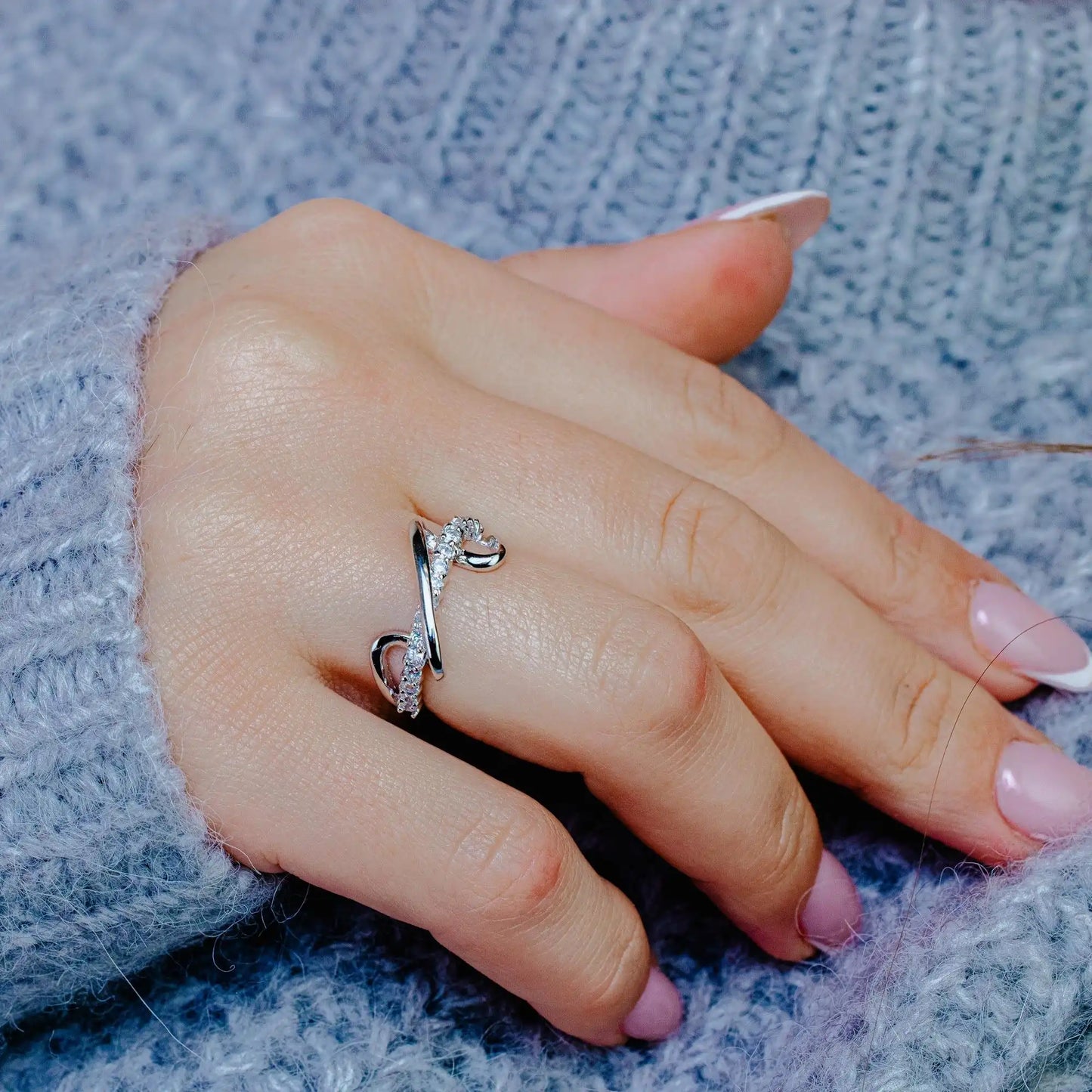 925 Sterling Silver Rhodium Plated CZ Winding Zigzag Ring