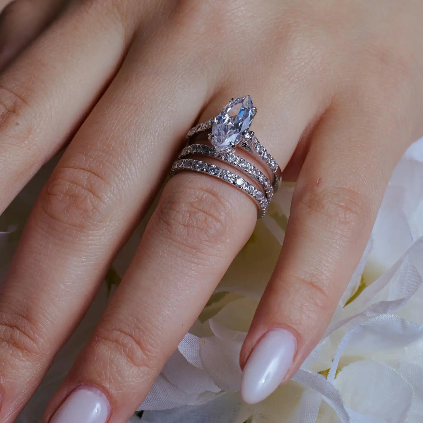 925 Sterling Silver Rhodium Plated Clear Marquise Center Round CZ Bridal Ring Set