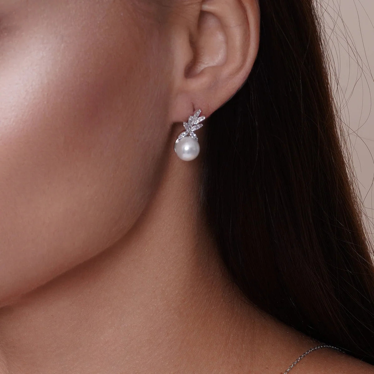 925 Sterling Silver Rhodium Plated CZ Leaves with Synthetic Pearl Set