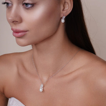 925 Sterling Silver Rhodium Plated CZ Leaves with Synthetic Pearl Set