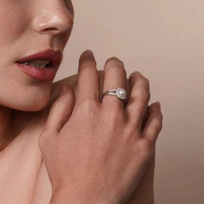 925 Sterling Silver Rhodium Plated Clear Cluster CZ Synthetic Pearl Ring