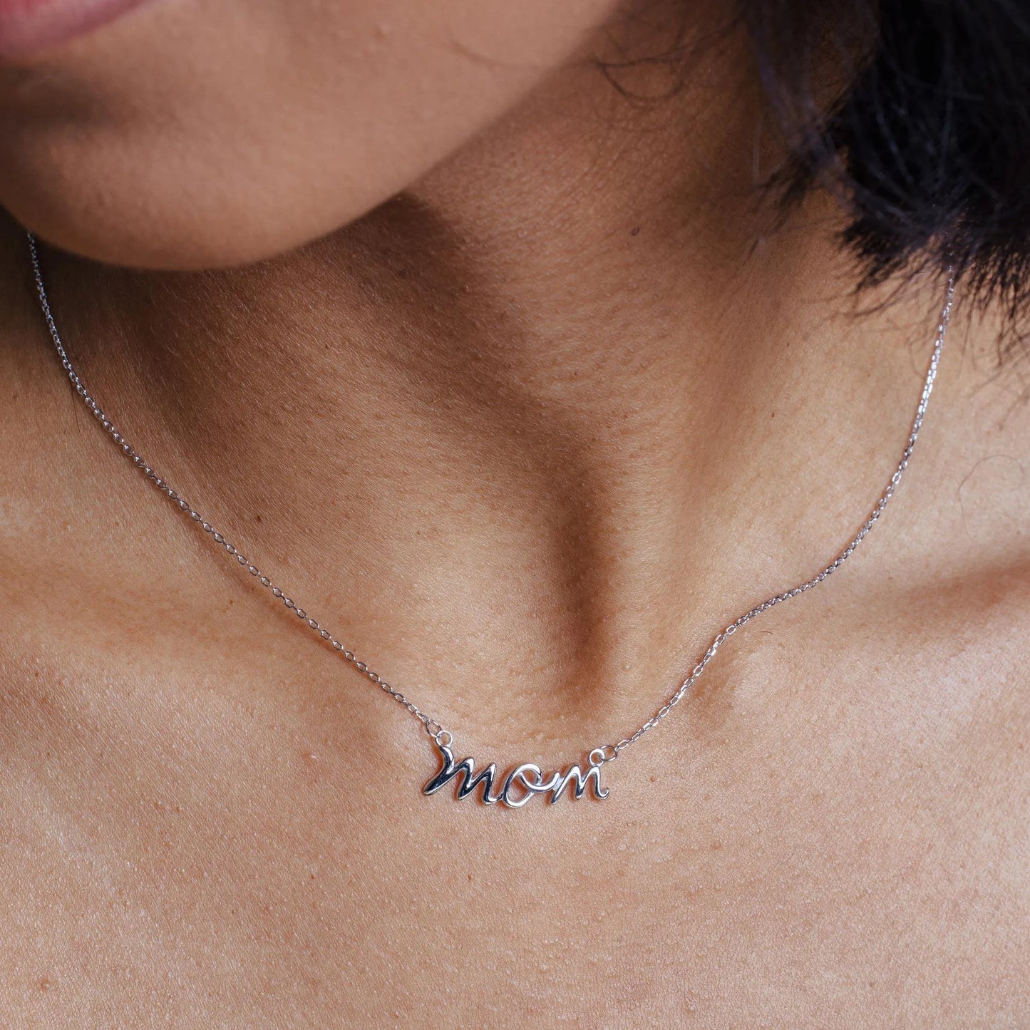 925 Sterling Silver Rhodium Plated Script Mom Necklace