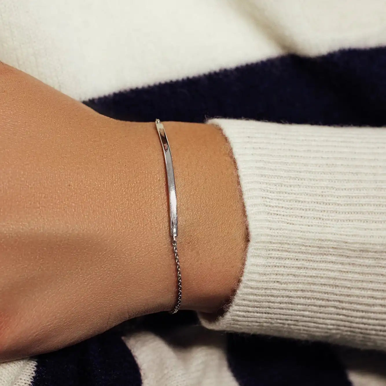 925 Sterling Silver Rhodium Plated Curved Bar Lariat Bracelet